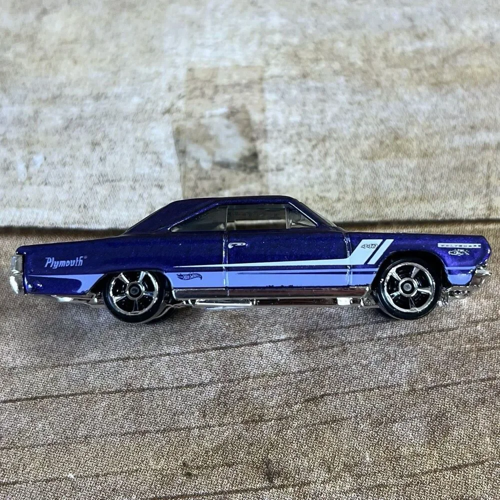 Hot Wheels 2012 Muscle Mania Mopar 67 Plymouth GTX Purple 166/247‎ V5573-07A1